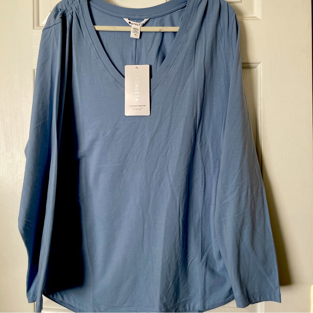 Athleta Outbound v neck top blue 1X
